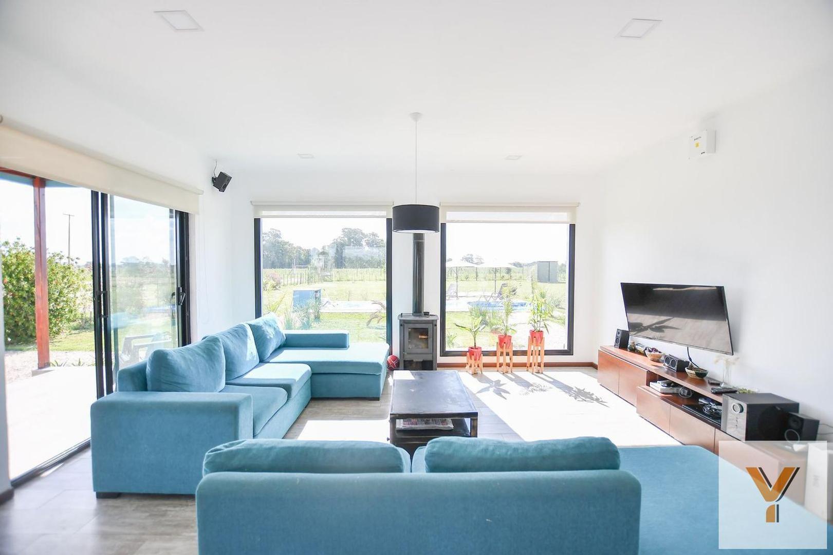 Casa en Venta con 2 cocheras