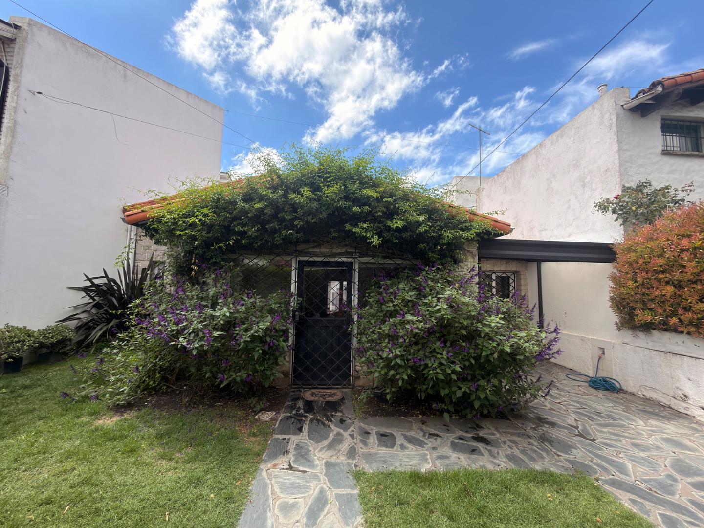 CASA EN ALQUILER, ZONA ALEM, PLAYA GRANDE marzo a diciembre2