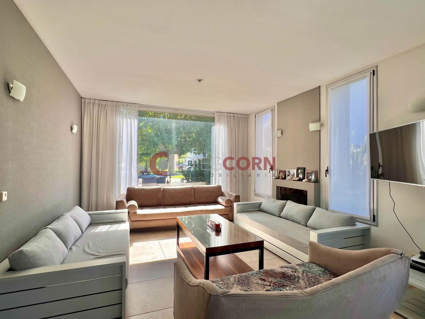 Casa 5 ambientes con 4 baños