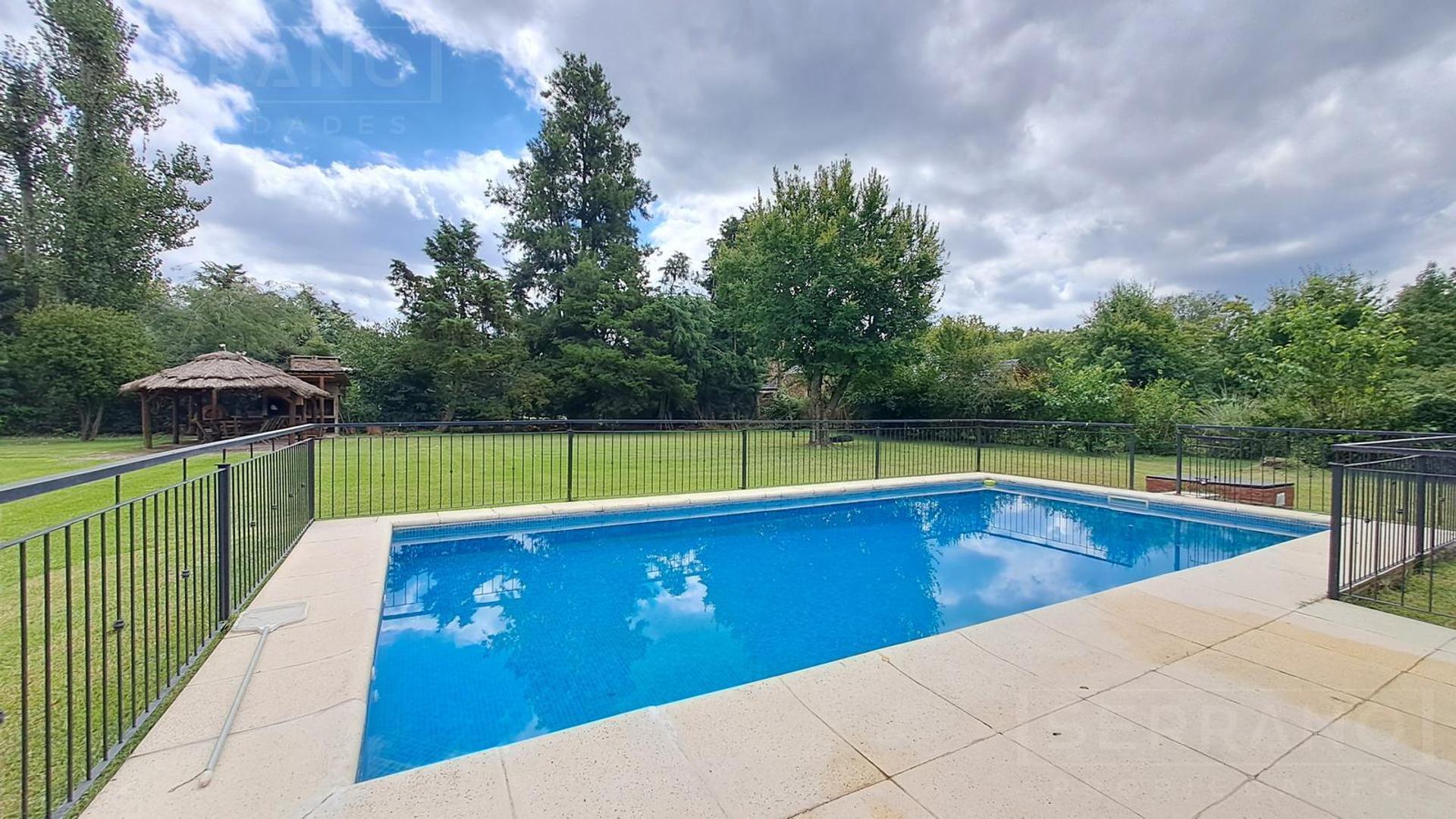 Casa en Venta con 2 cocheras