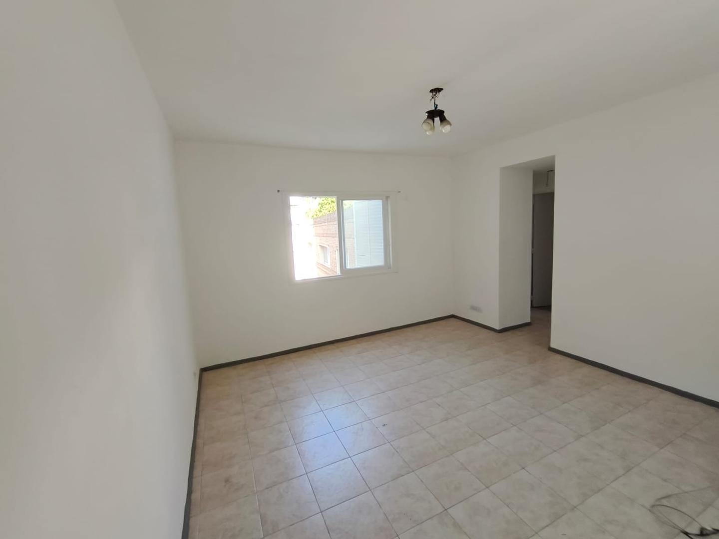 3 AMBIENTES CONTRAFRENTE LUMINOSO