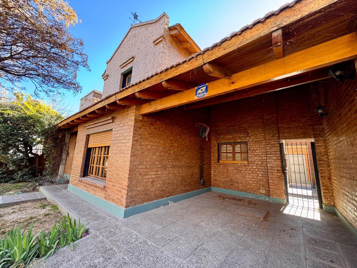 Casa 4 ambientes con 3 baños