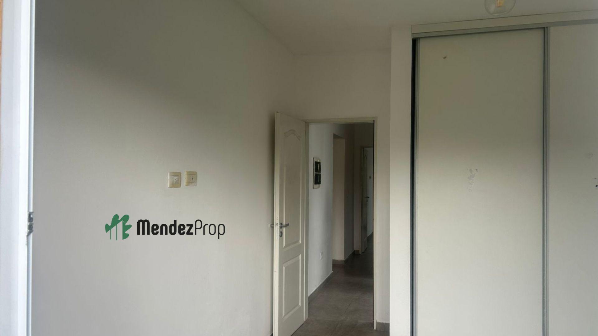 Casa en Alquiler con 4 cocheras