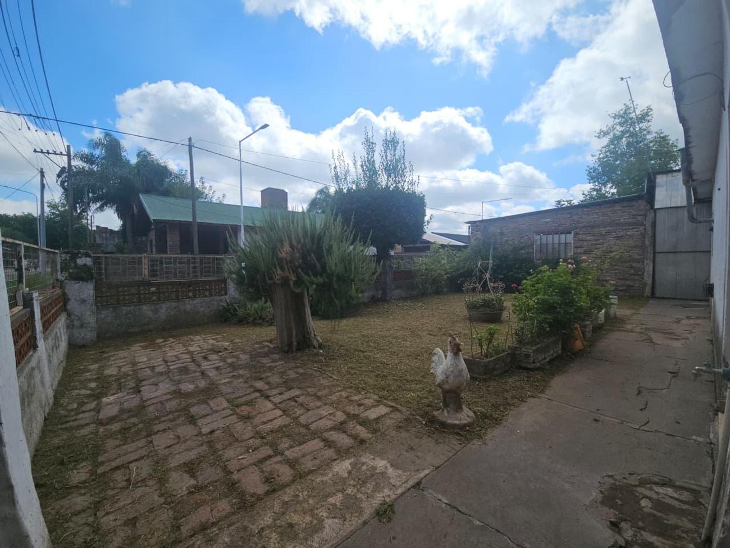 ESTRASGURGO al 500 SE VENDE CASA DE DOS DORMITORIOS