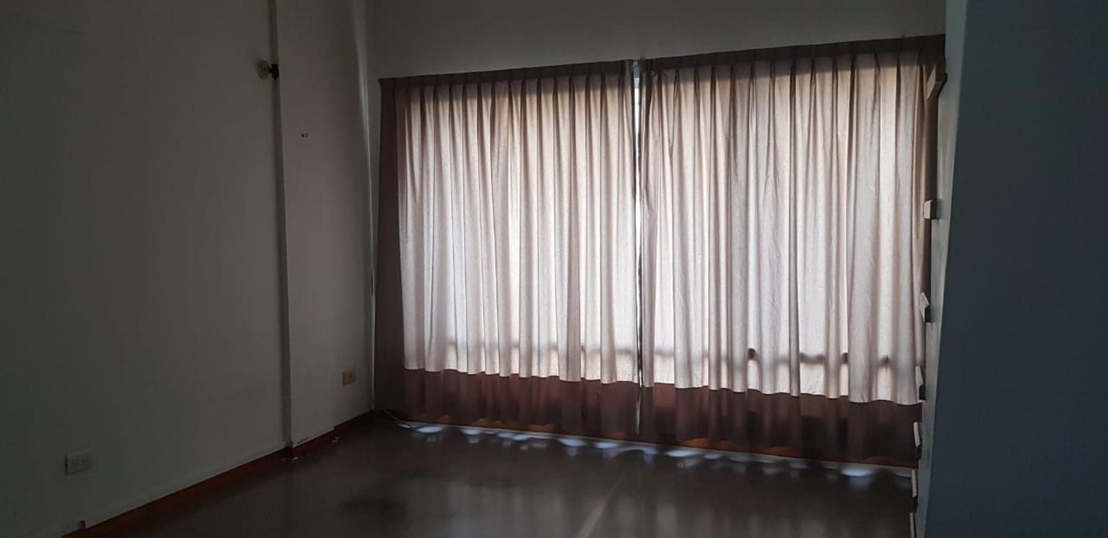 Bauness 2800, Piso 1