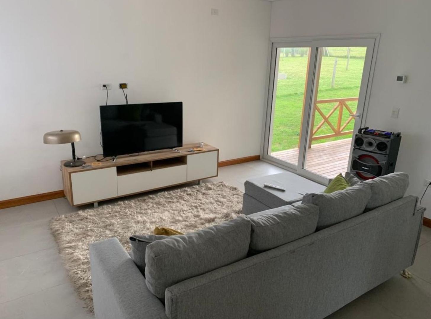 Casa 4 ambientes con 2 baños