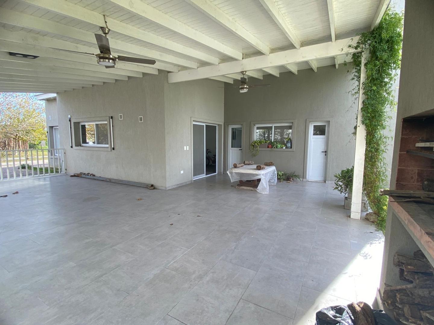 Casa en Venta en Santa Isabel, USD 240.000