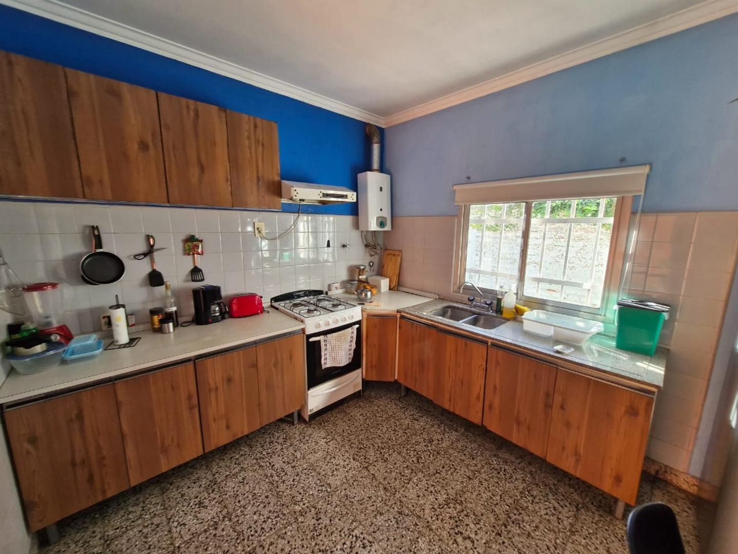 Casa 3 ambientes con 2 baños