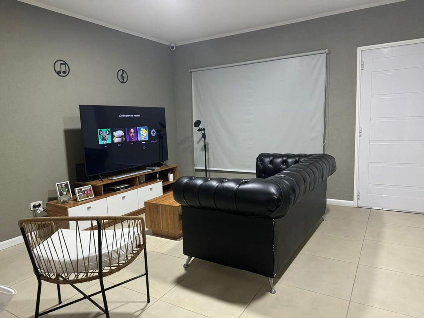 Casa en Alquiler con 1 cochera