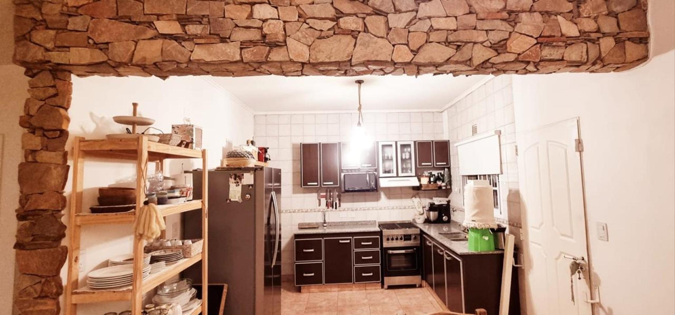 Triplex en excelente estado cercano al acceso oeste.