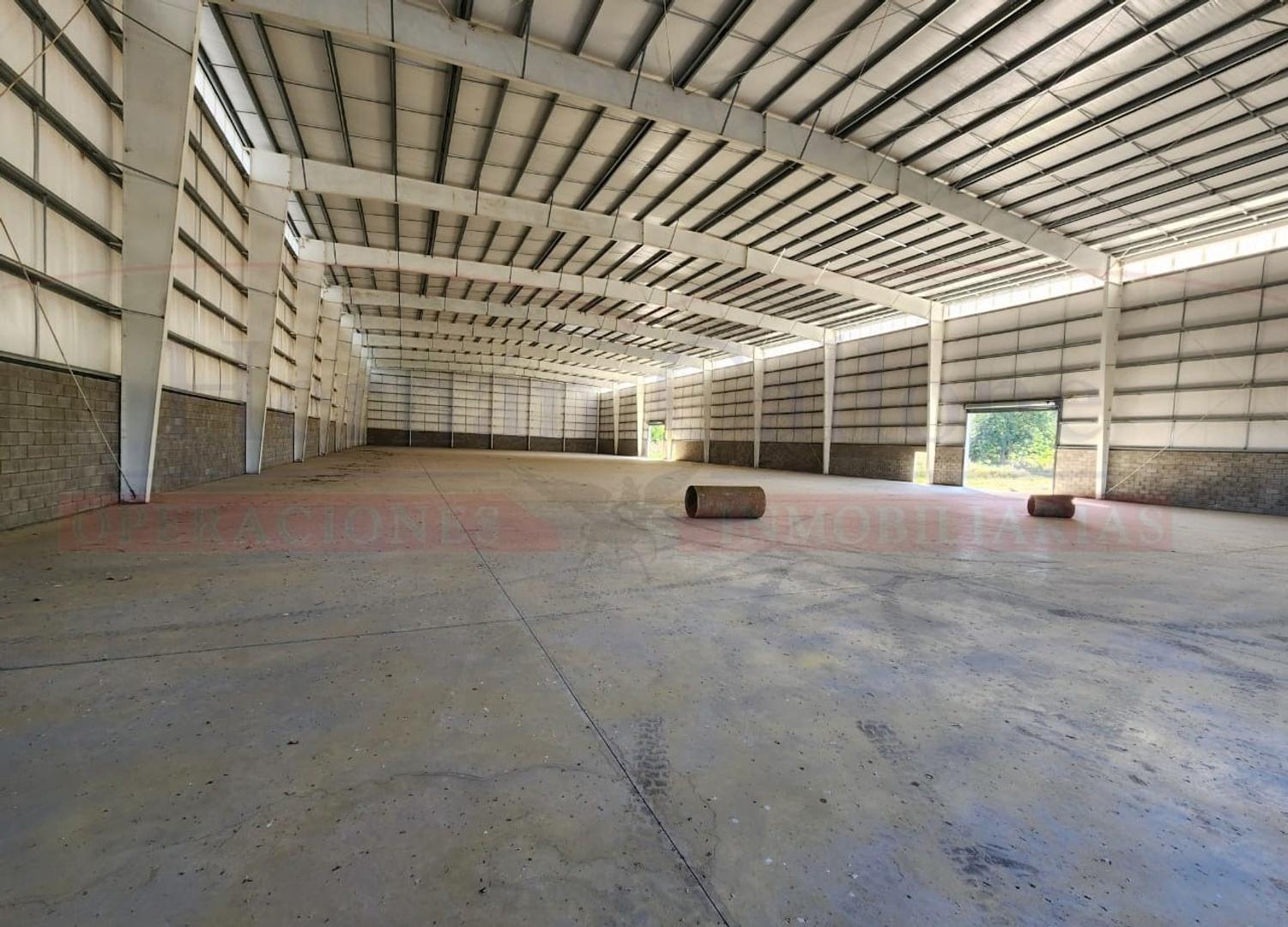 EXCELENTE NAVE DE 3500 M² EN EL PARQUE INDUSTRIAL DE MERLO