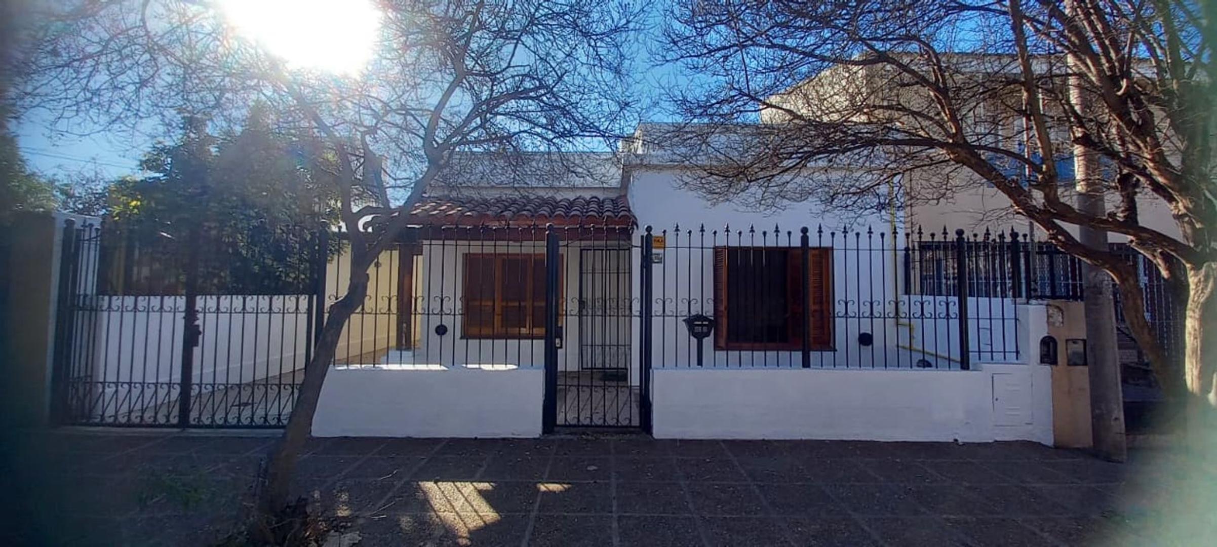 Casa en Venta con 3 cocheras