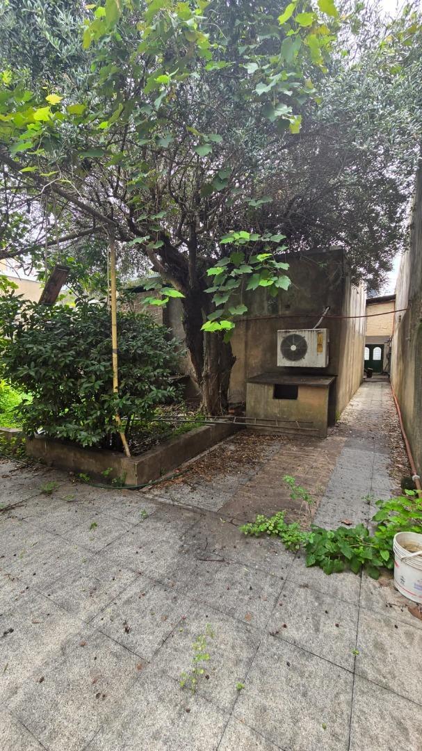 casa /lote 3 ambientes con cochera y local  en SAN JUSTO.