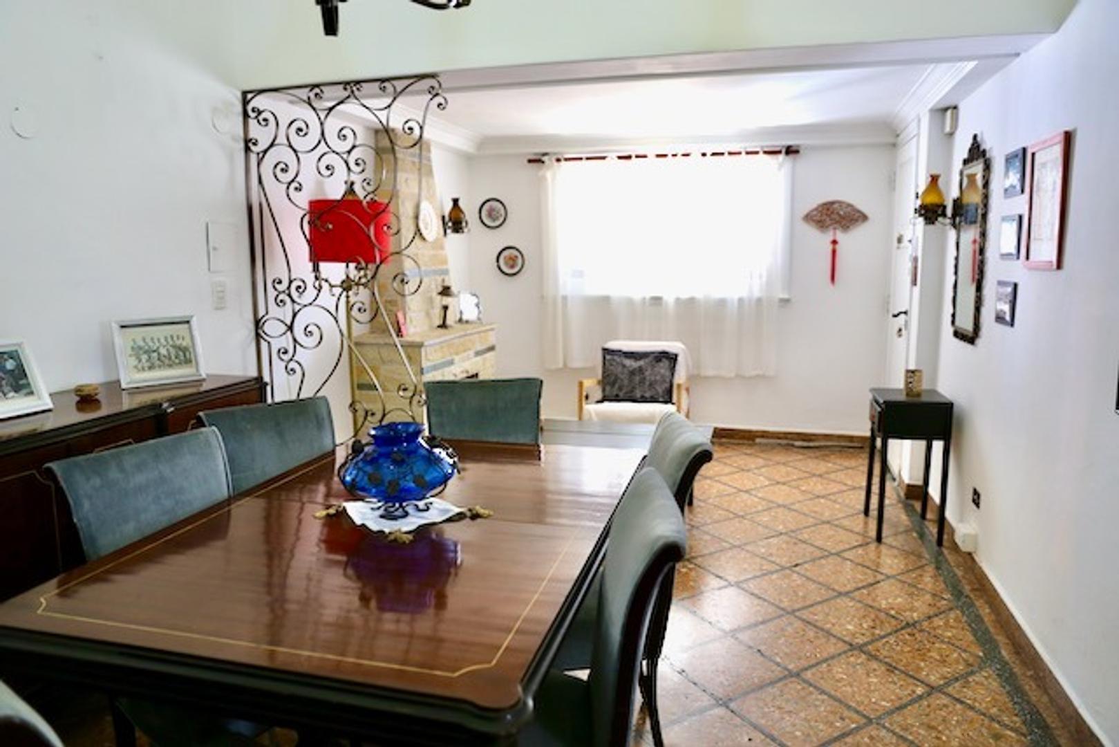 Casa 3 ambientes con 2 baños