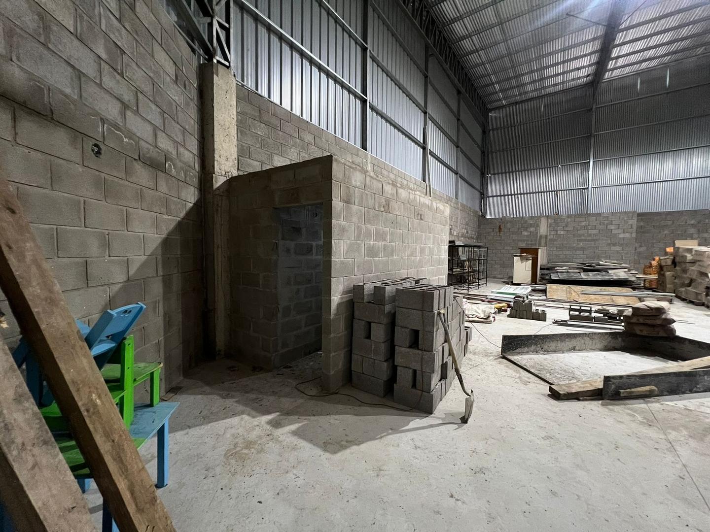 EN ALQUILER GALPON A ESTRENAR.