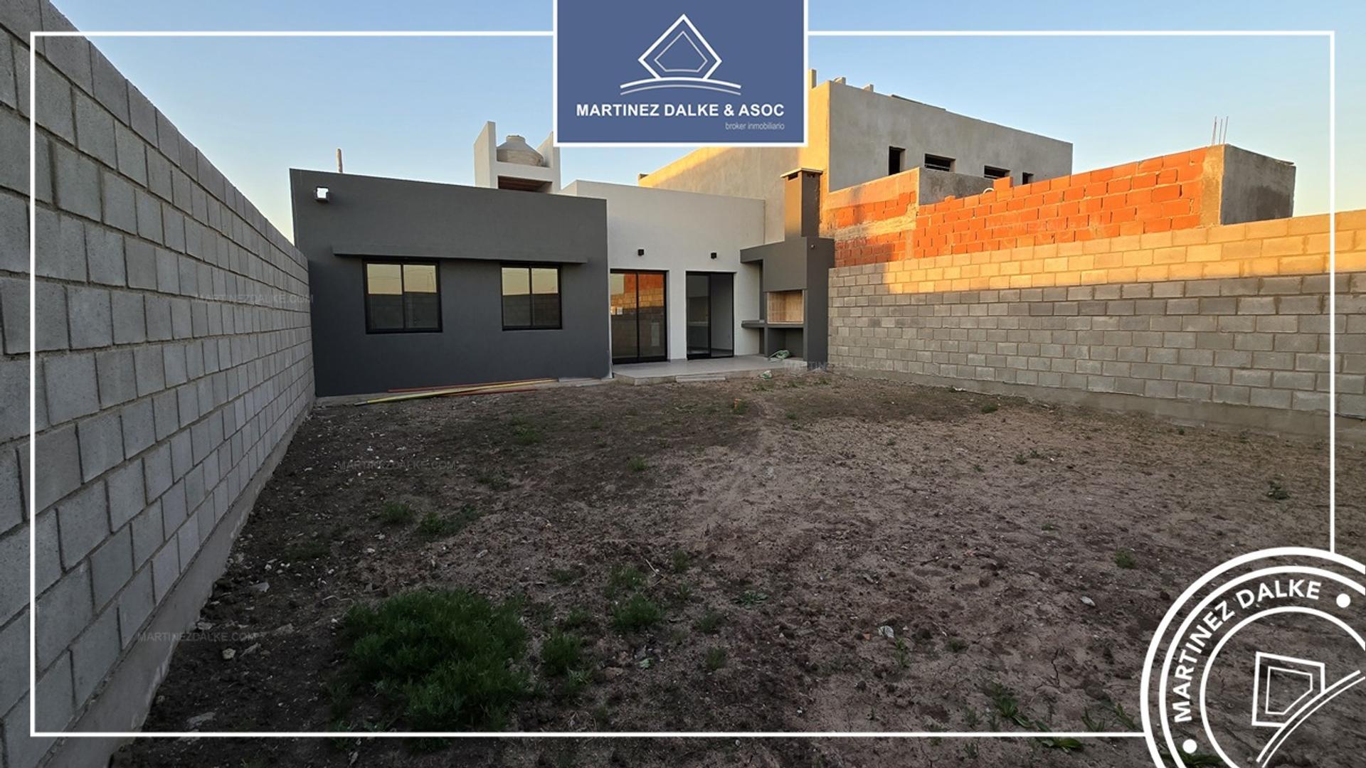 Casa en Venta con 4 cocheras