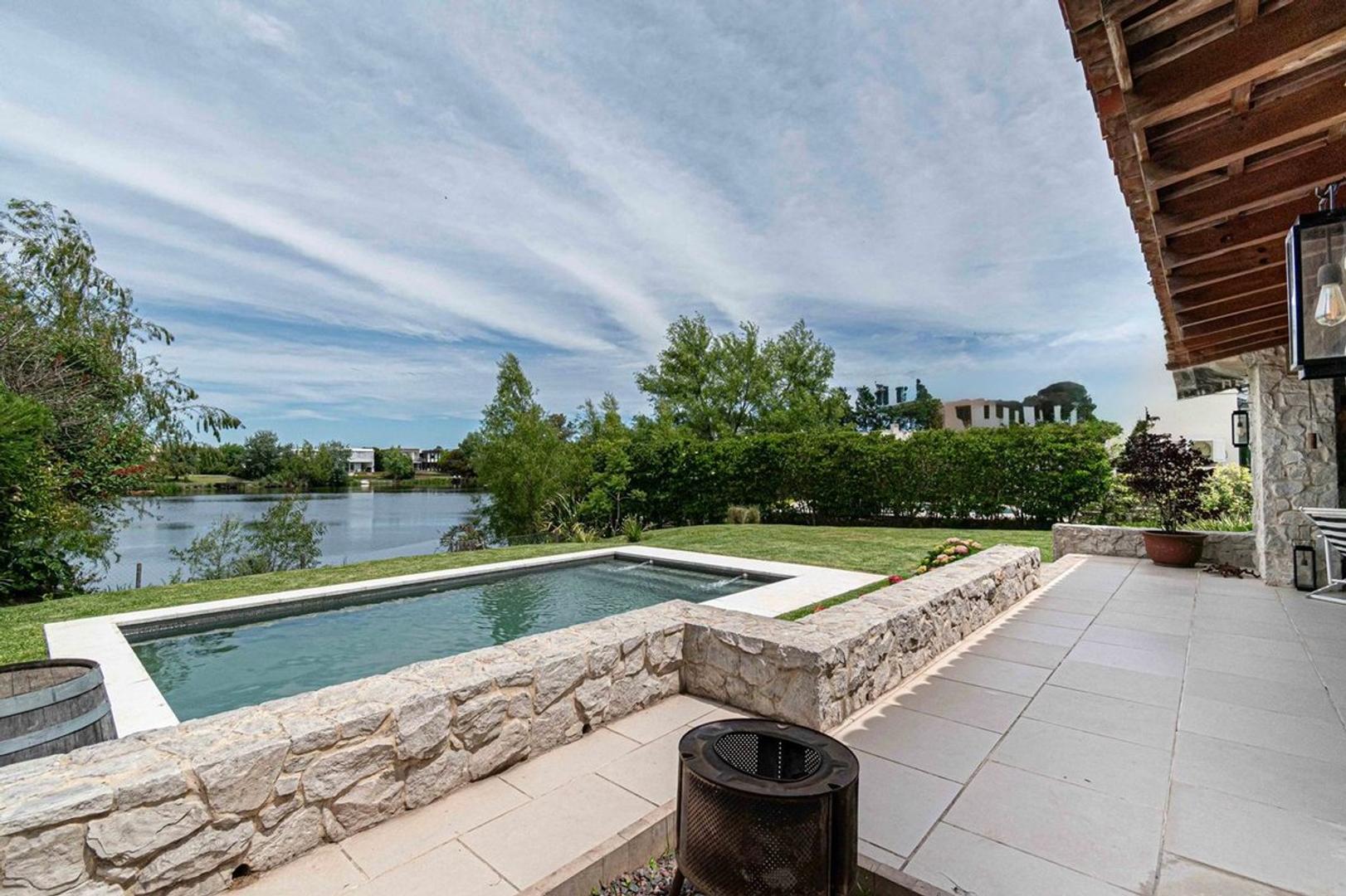 Venta casa 7 amb Albanueva laguna amarra y rio