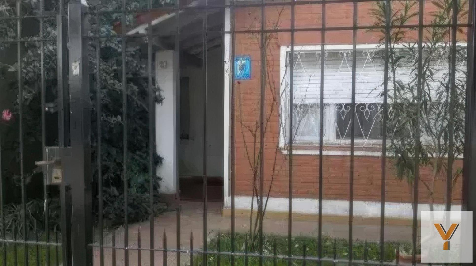 Casa 5 ambientes con 1 baño