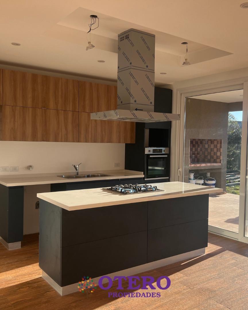 Casa 4 ambientes con 4 baños