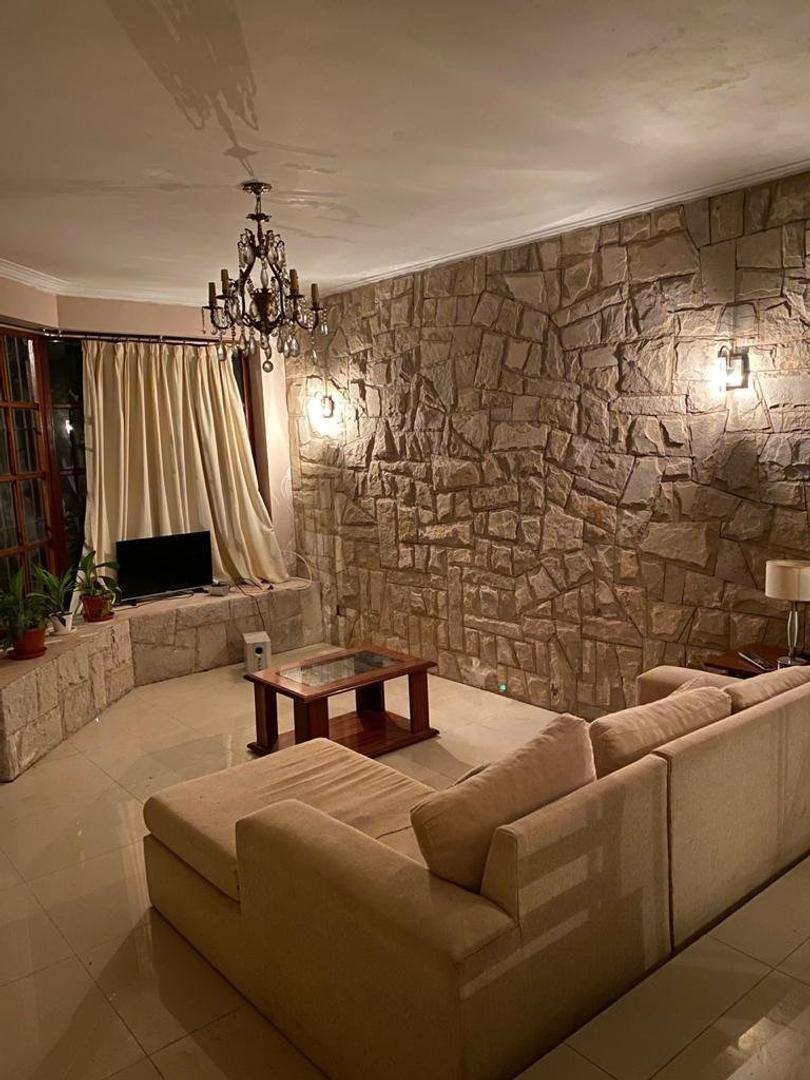 Casa en Venta con 5 cocheras