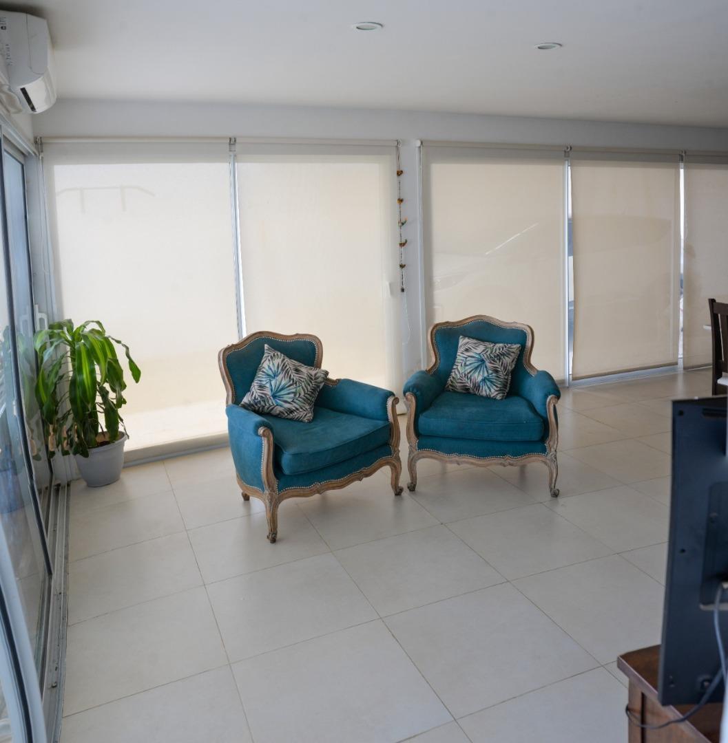 Casa en Venta con 4 cocheras