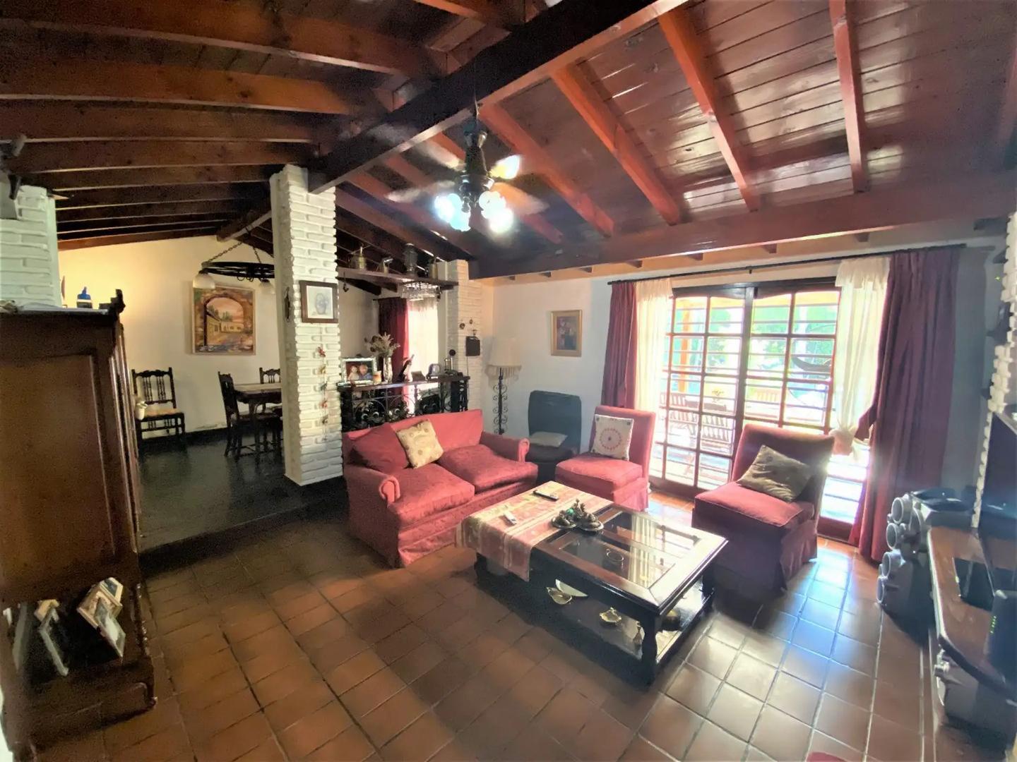 Casa 4 Amb con Piscina y Jardín en Barrio Montecarlo, Pilar