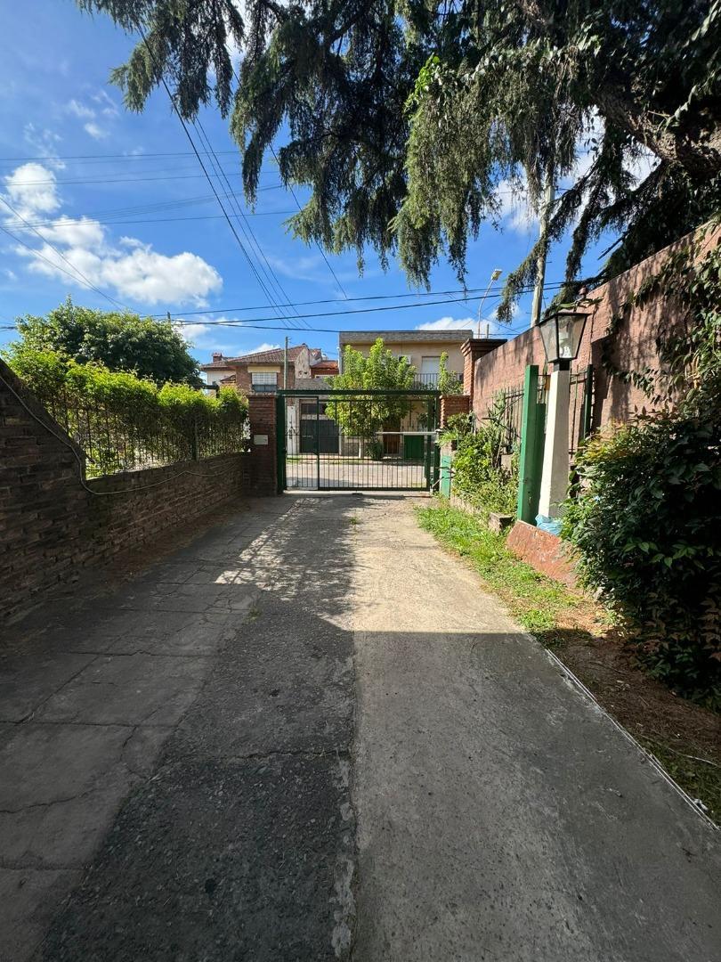 Lezica 1200, Piso PB