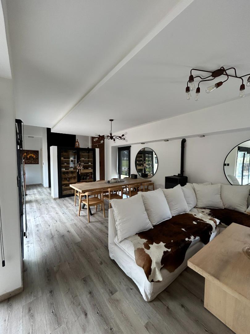 Casa en Venta con 3 cocheras