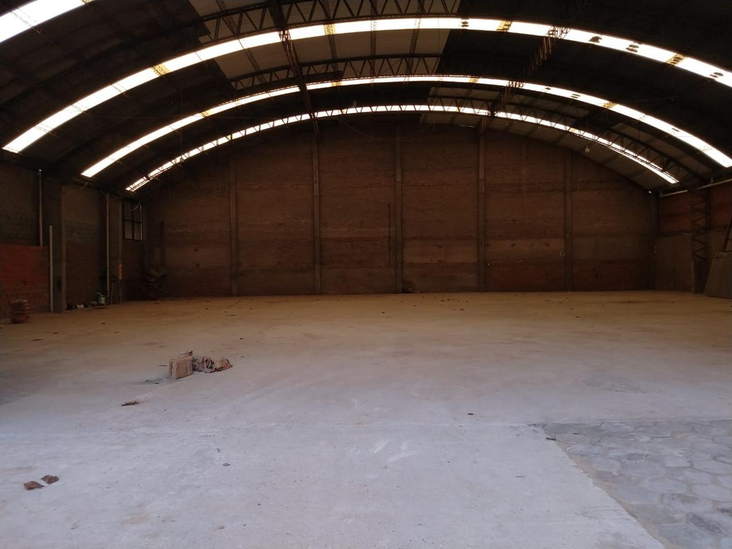 Se alquila galpon con oficinas sobre Panamericana Tigre