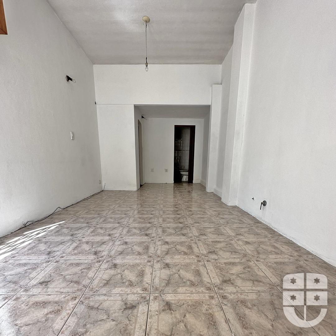 CASA DE PASILLO EN ARROYITO OPORTUNIDAD!