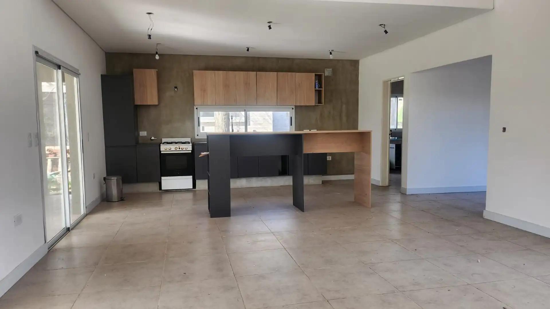 Casa en Venta en Loma Verde, USD 280.000