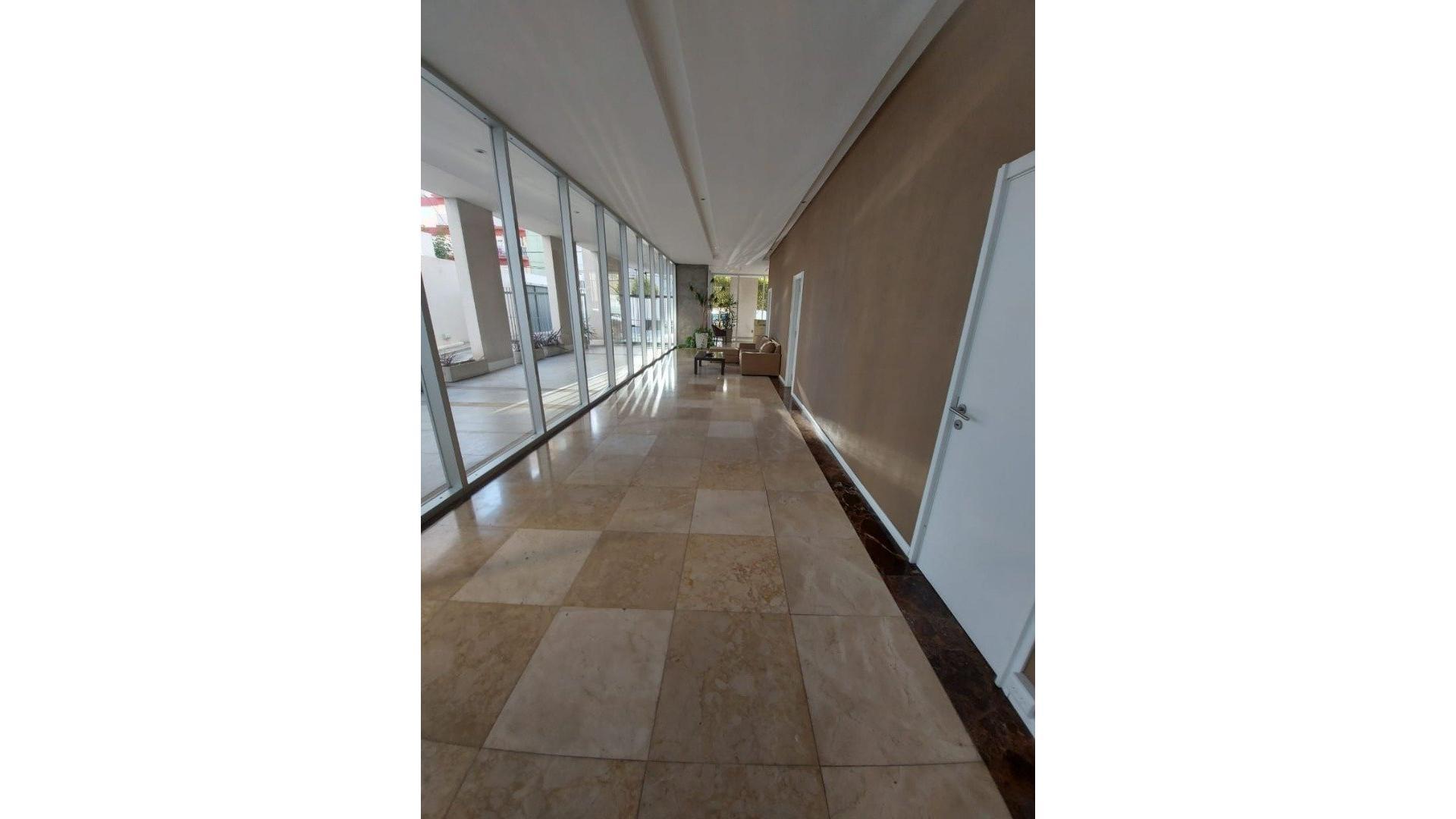 Piso 4 ambientes con cochera cubierta