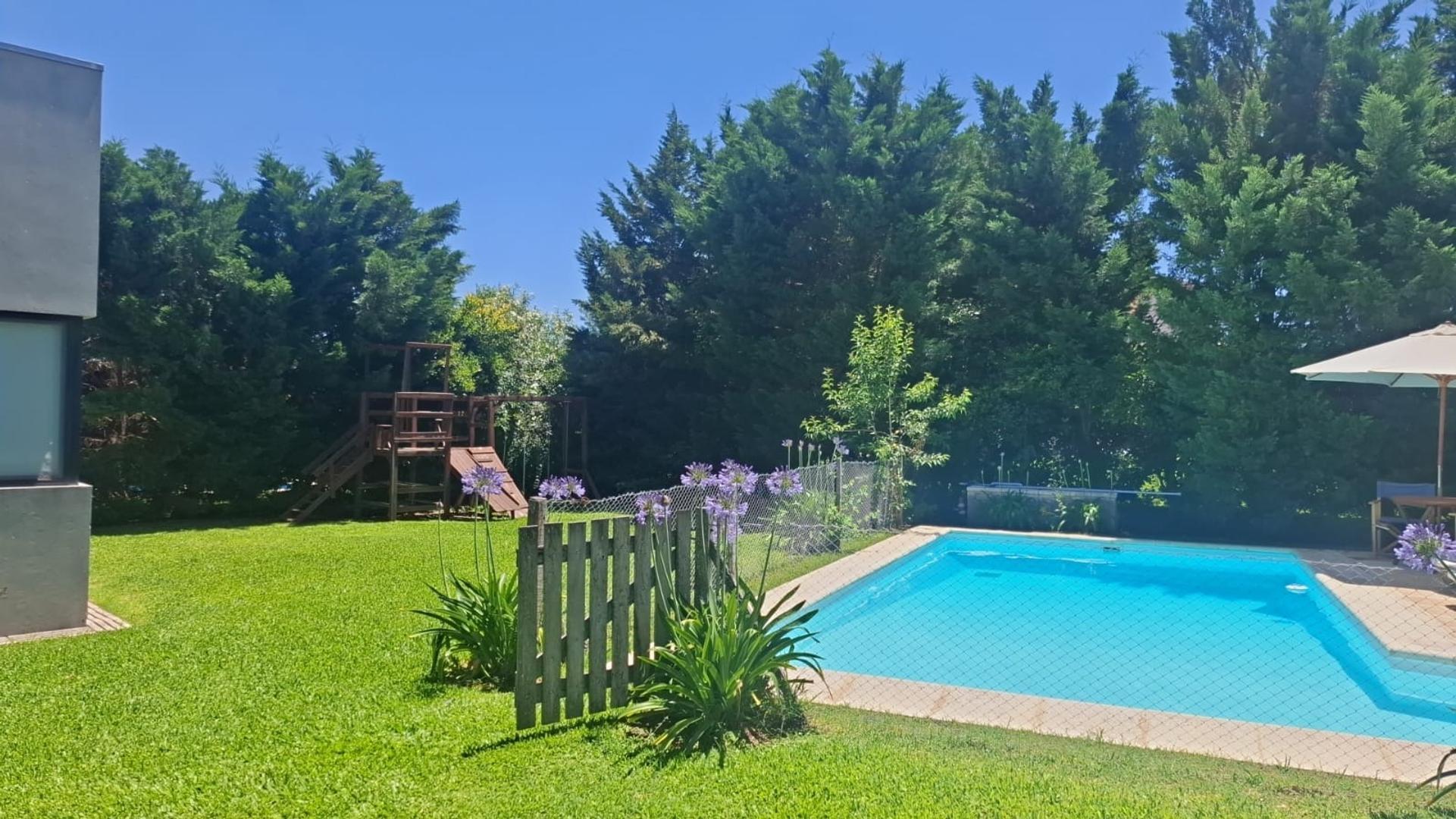 Casa en Alquiler Temporal con 2 cocheras