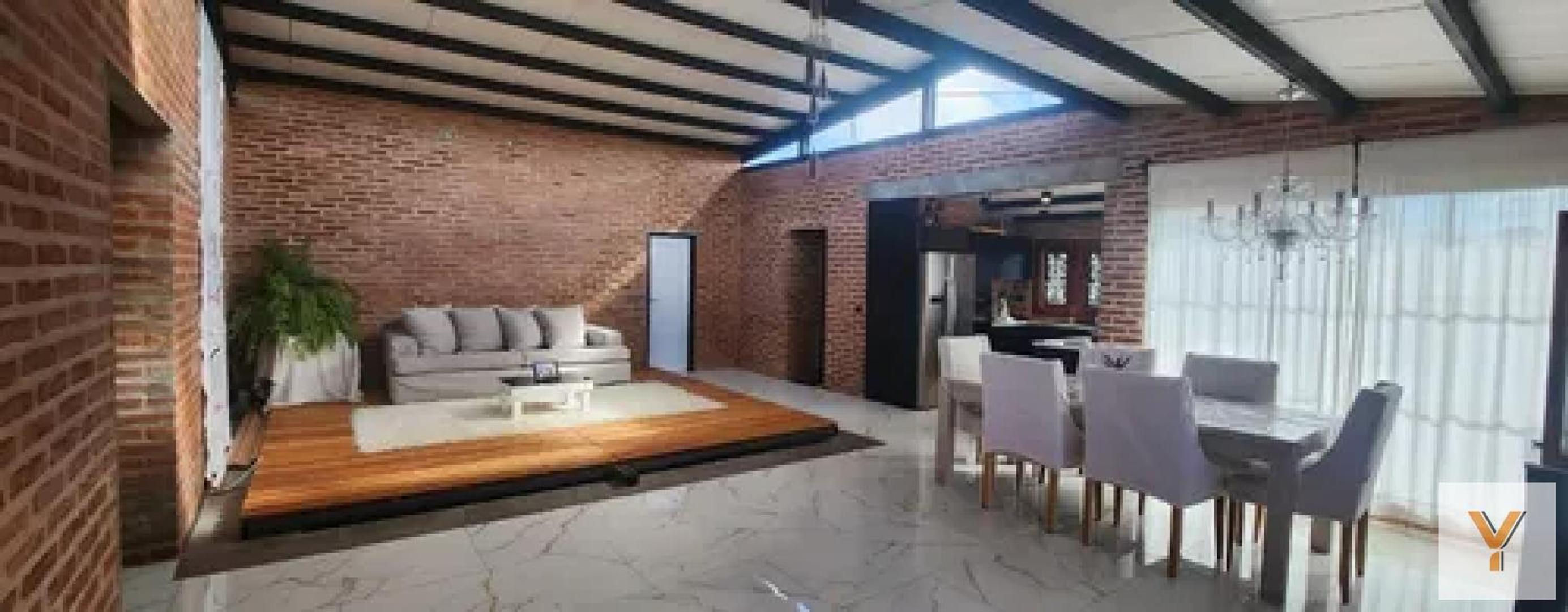 Casa en Venta con 2 cocheras