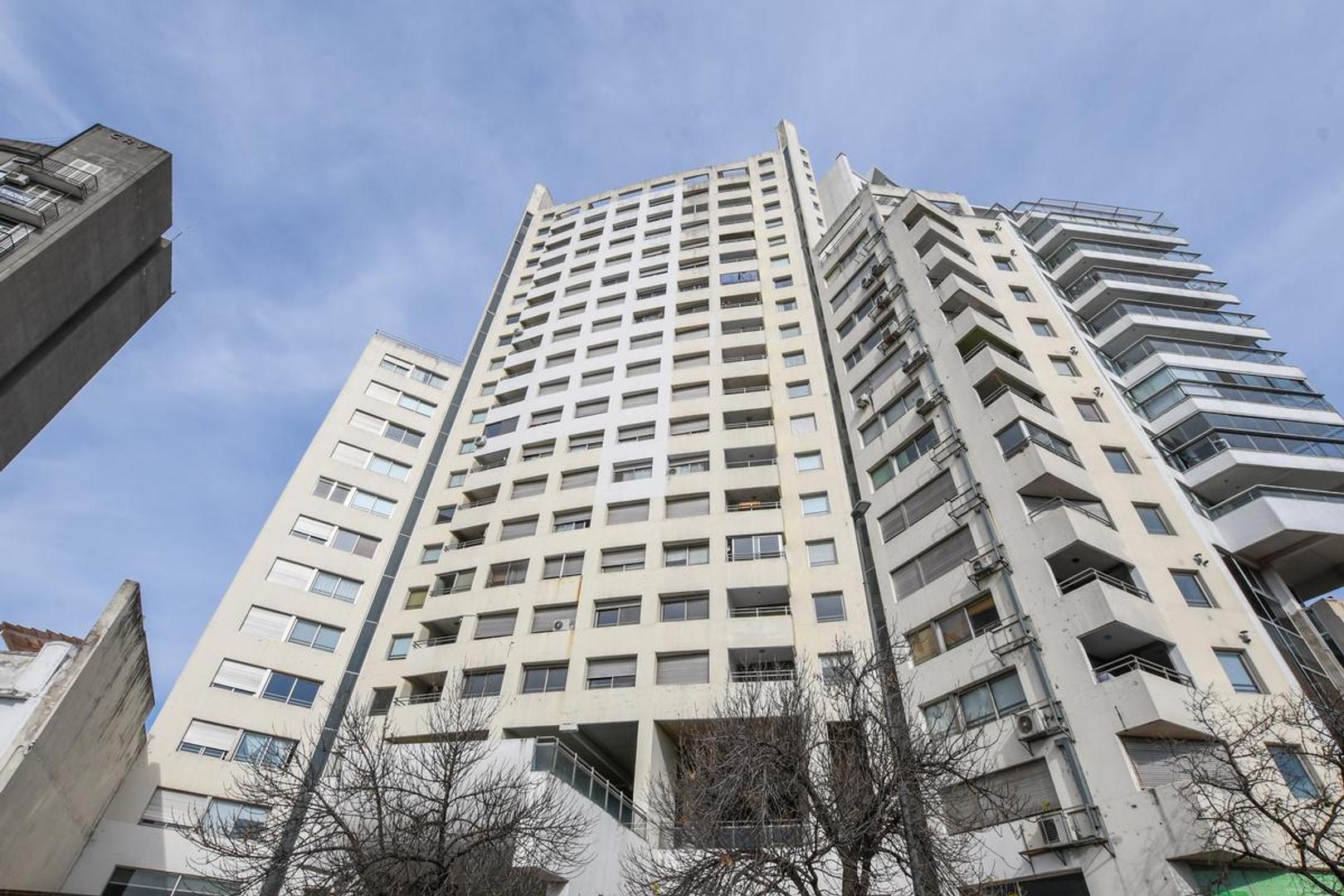 ALQUILER - COCHERA EN ZONA CENTRO/RIO. SEGURIDAD 24/7.