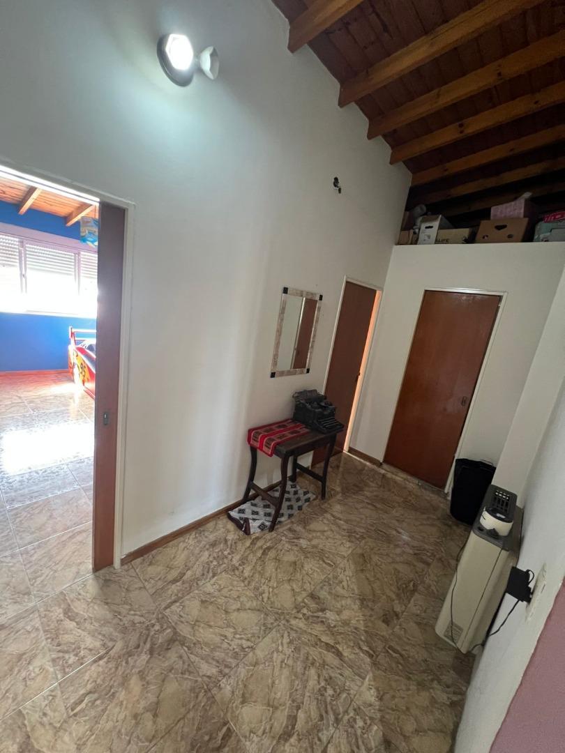 Casa 5 ambientes con 4 baños