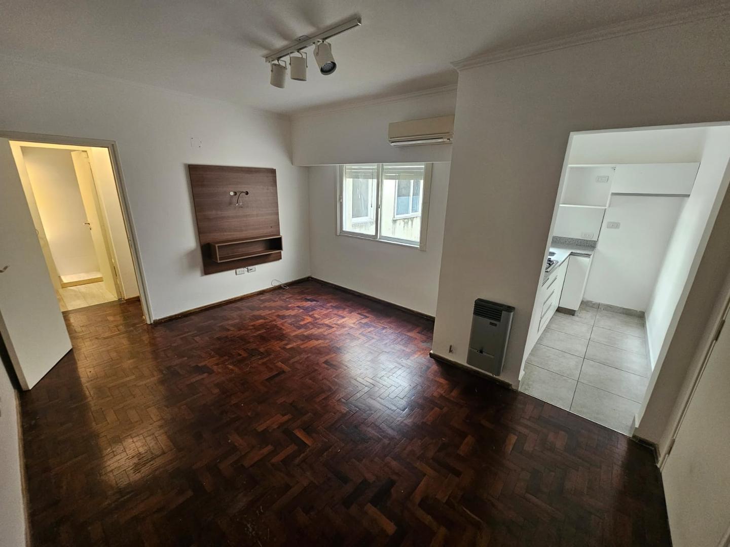 Jujuy 1531 , Piso 01