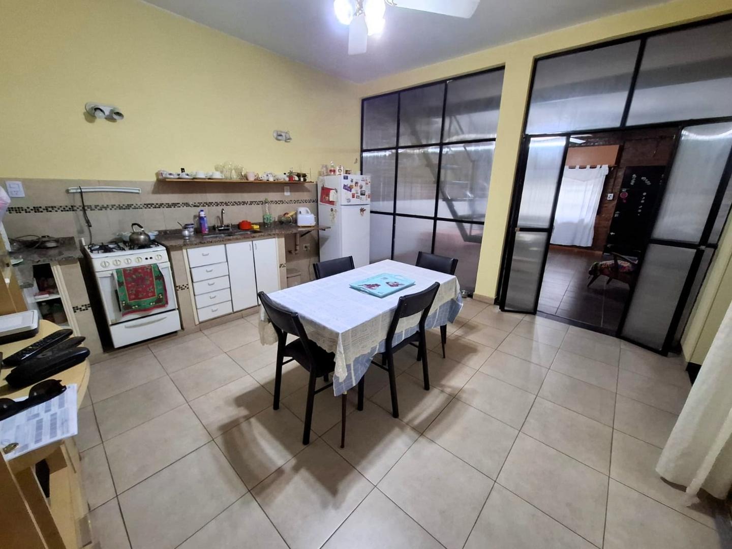 CASA MULTIFAMILIAR, CON GARAJE, EN LOTE 10x31