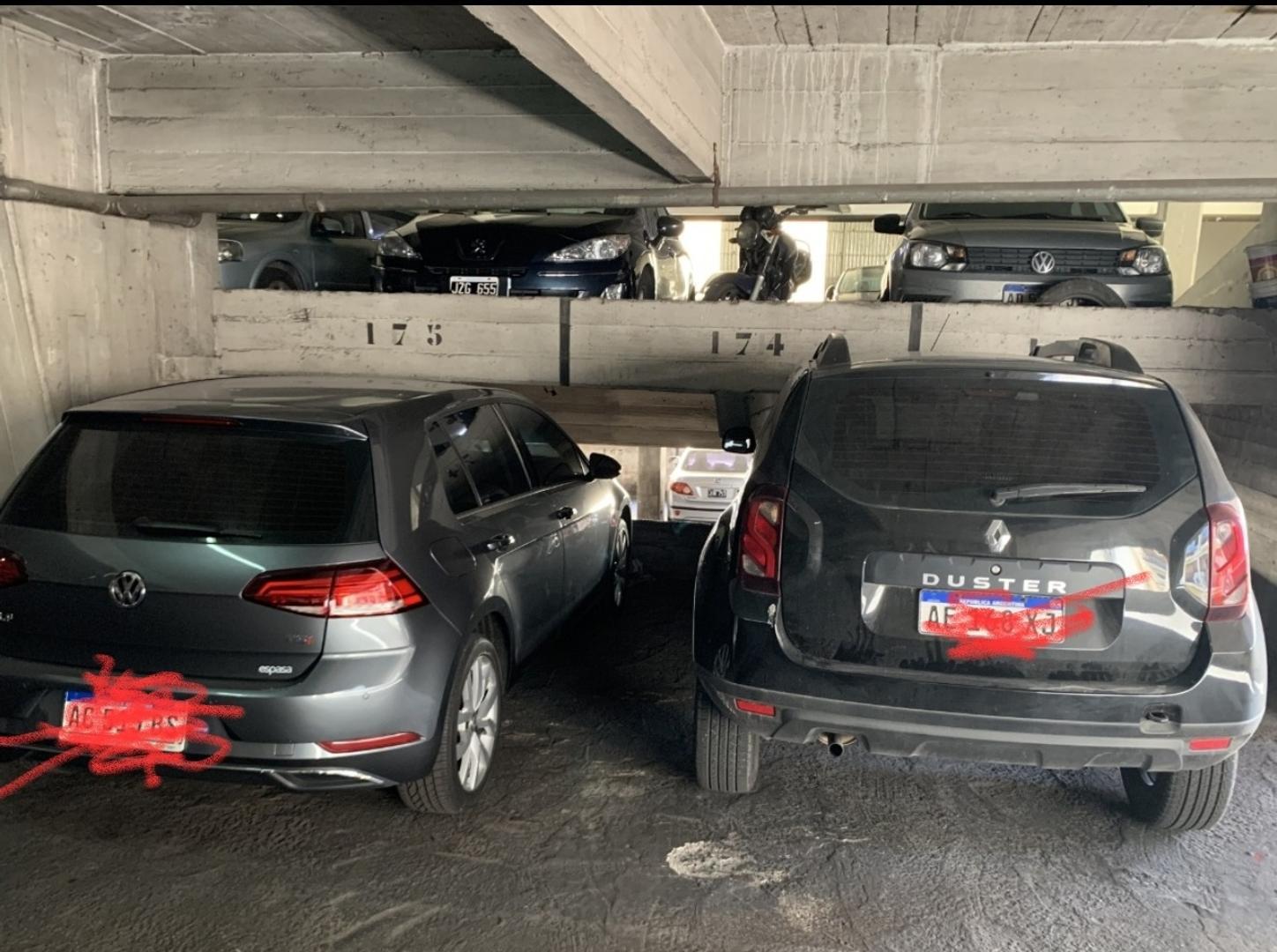 Cocheras en Venta en Ecuador y Charcas