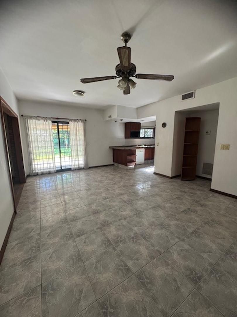 Casa de 8 ambientes en alquiler en Pilar, km 50