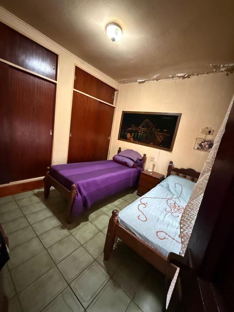 Ph al frente con de 4 ambientes, patio con parrilla.