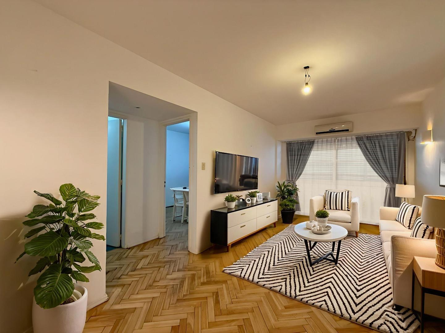 Depto. 2 Ambientes. Piso alto, luminoso, Excelente Ubicación