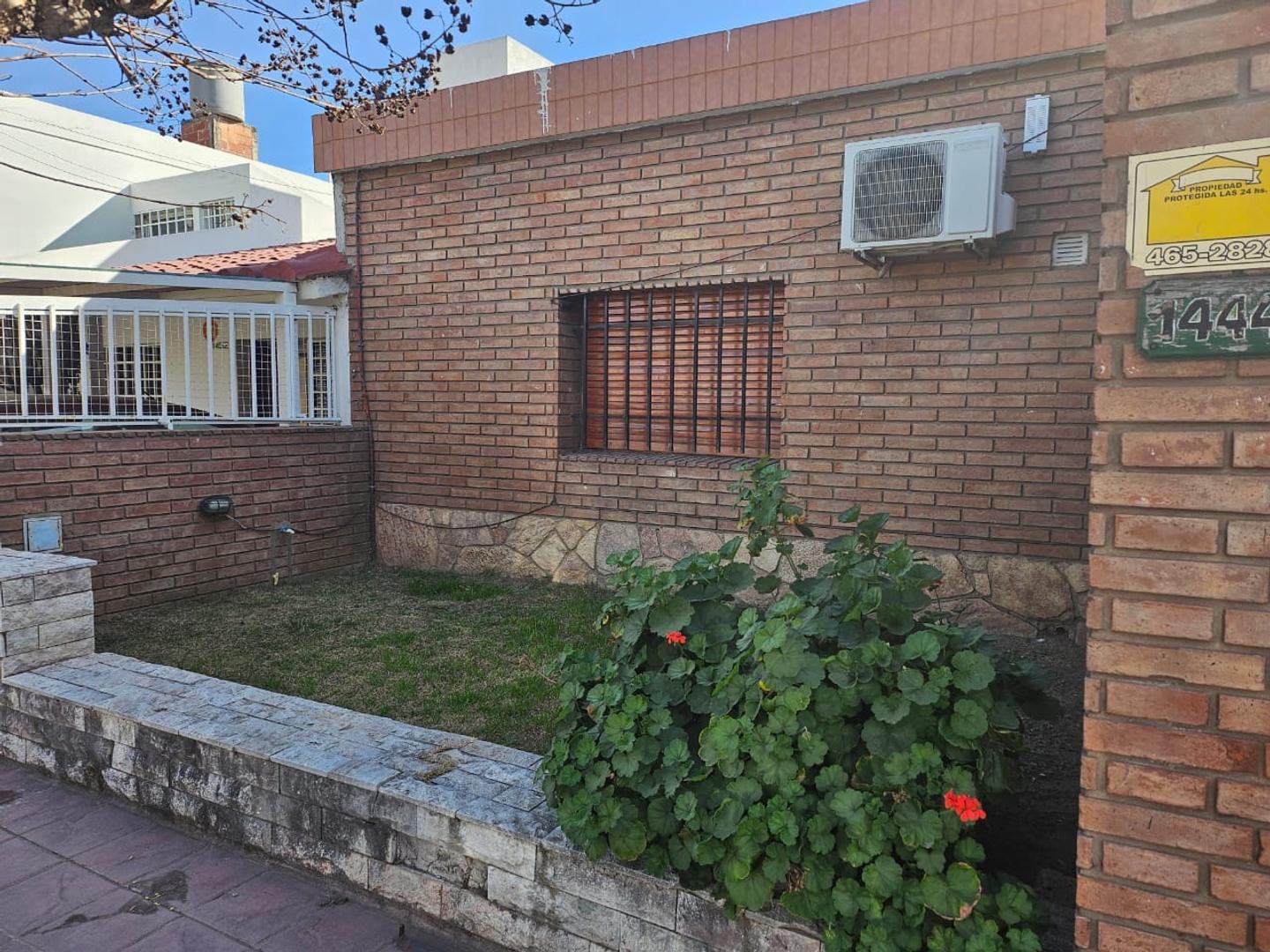 VENTA CASA DE 3 DORM C/AMPLIO PATIO EN BARRIO LOS NARANJOS