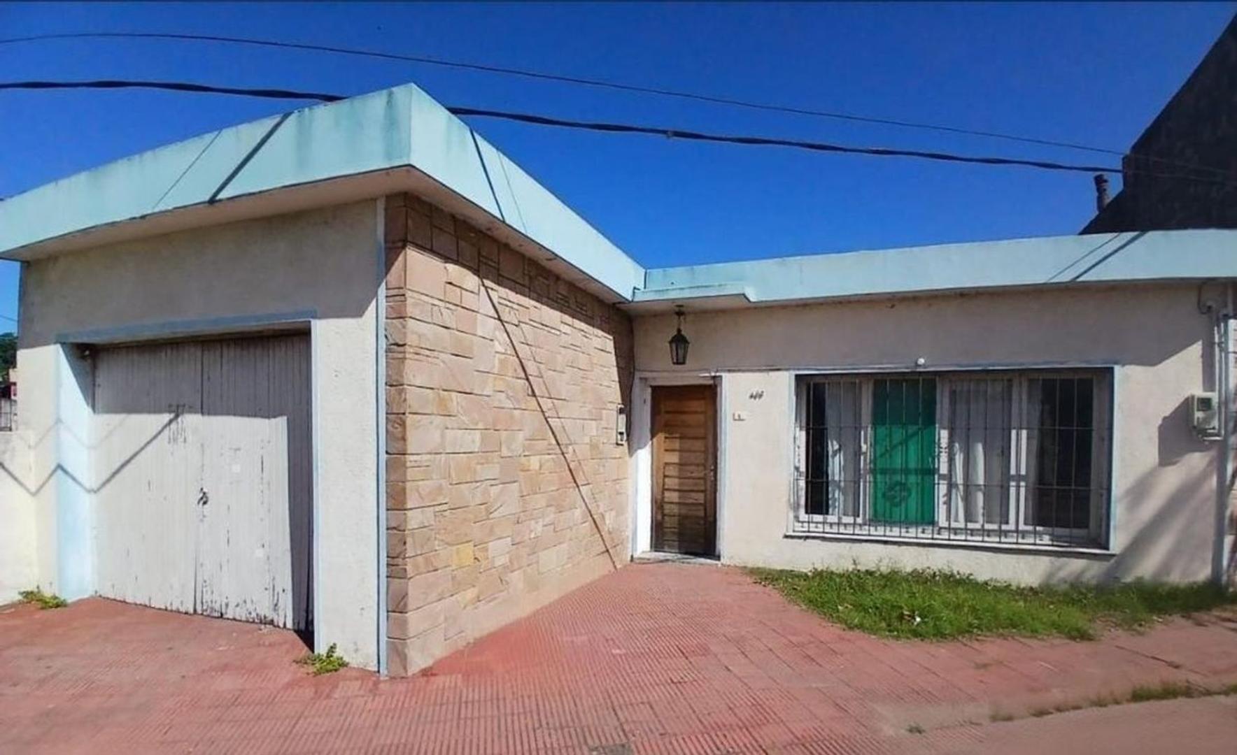 Casa de 2 dormitorios y garaje excelente ubicación