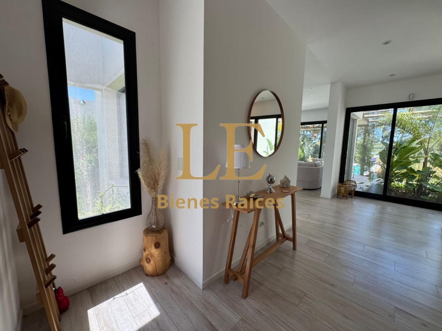 Casa 5 ambientes con 4 baños