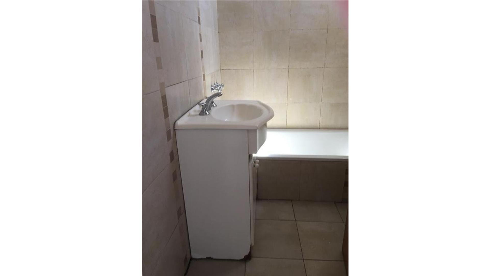 Departamento en Venta en Villa Dominico, USD 42.000