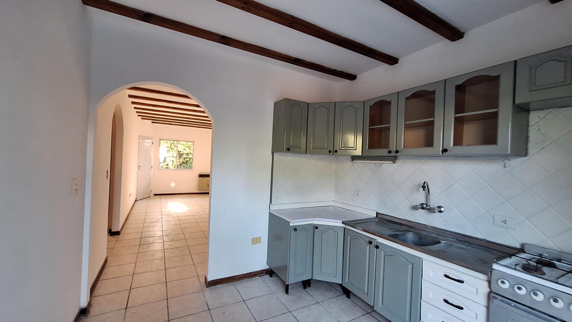 Casa 3 ambientes con 1 baño