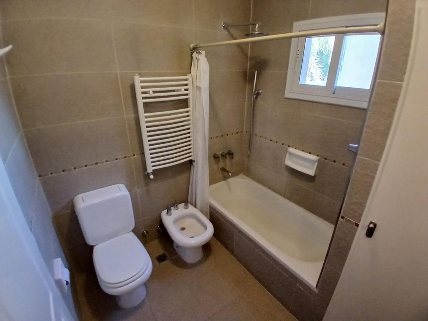 Casa 3 ambientes con 2 baños