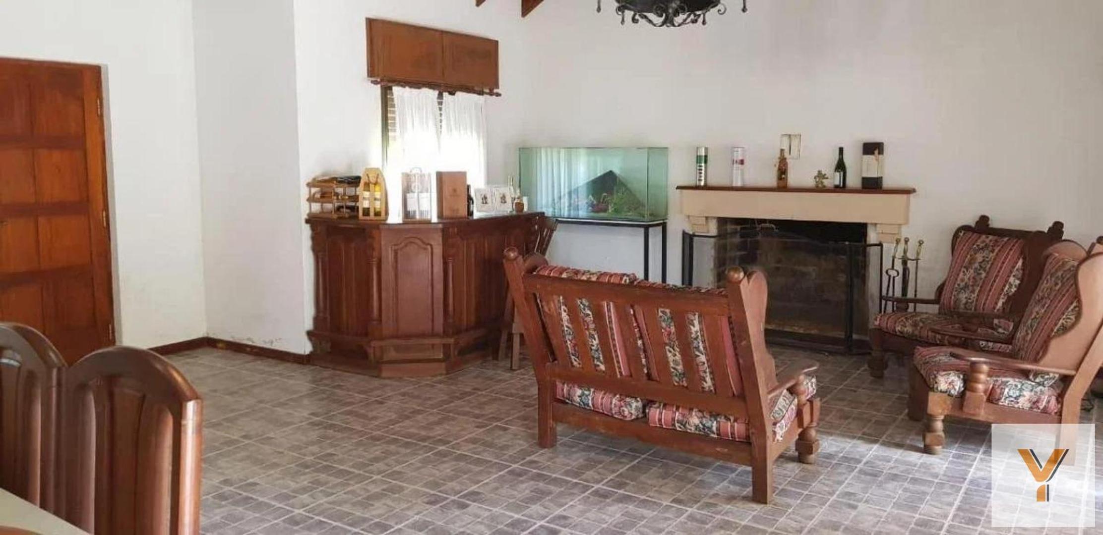 Casa en venta - 3 Dormitorios 3 Baños - 1.251Mts2 - Chivilcoy