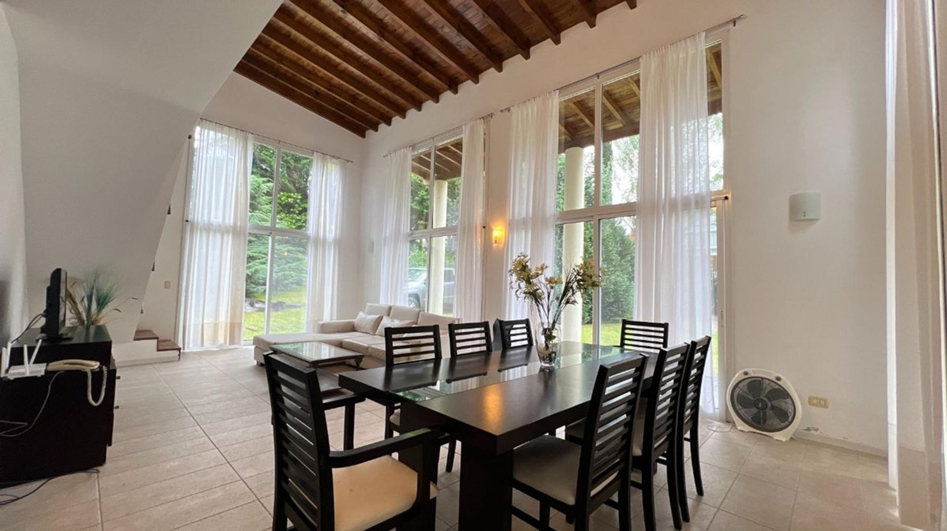 Avenida Shaw y Fragata 25 de Mayo 100